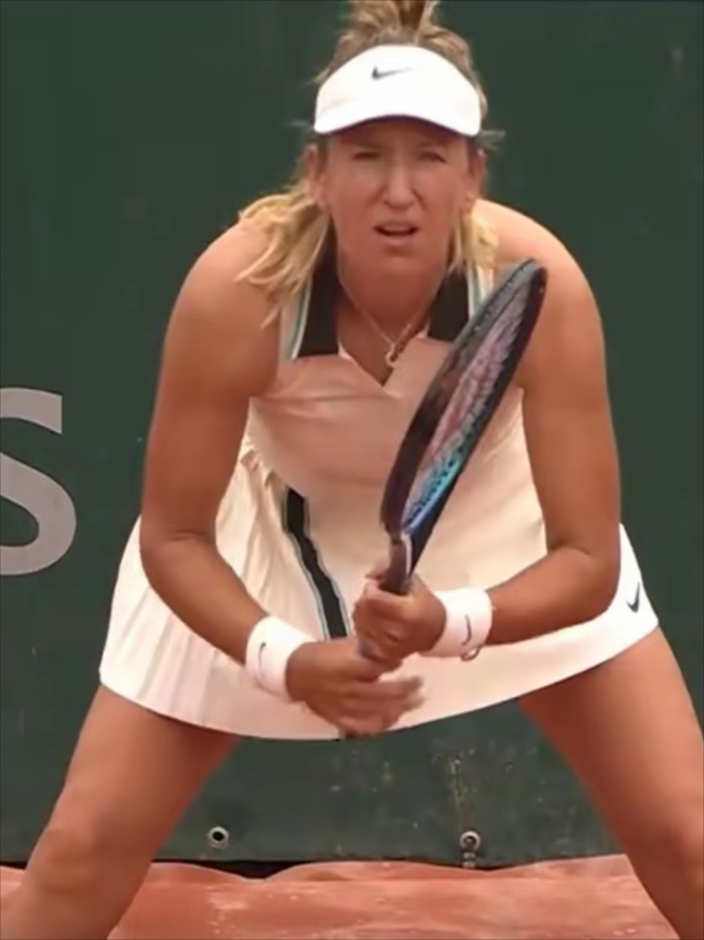 华体会官网关于阿扎伦卡在利物浦比赛中势不可挡，关键助攻引发热议！的信息