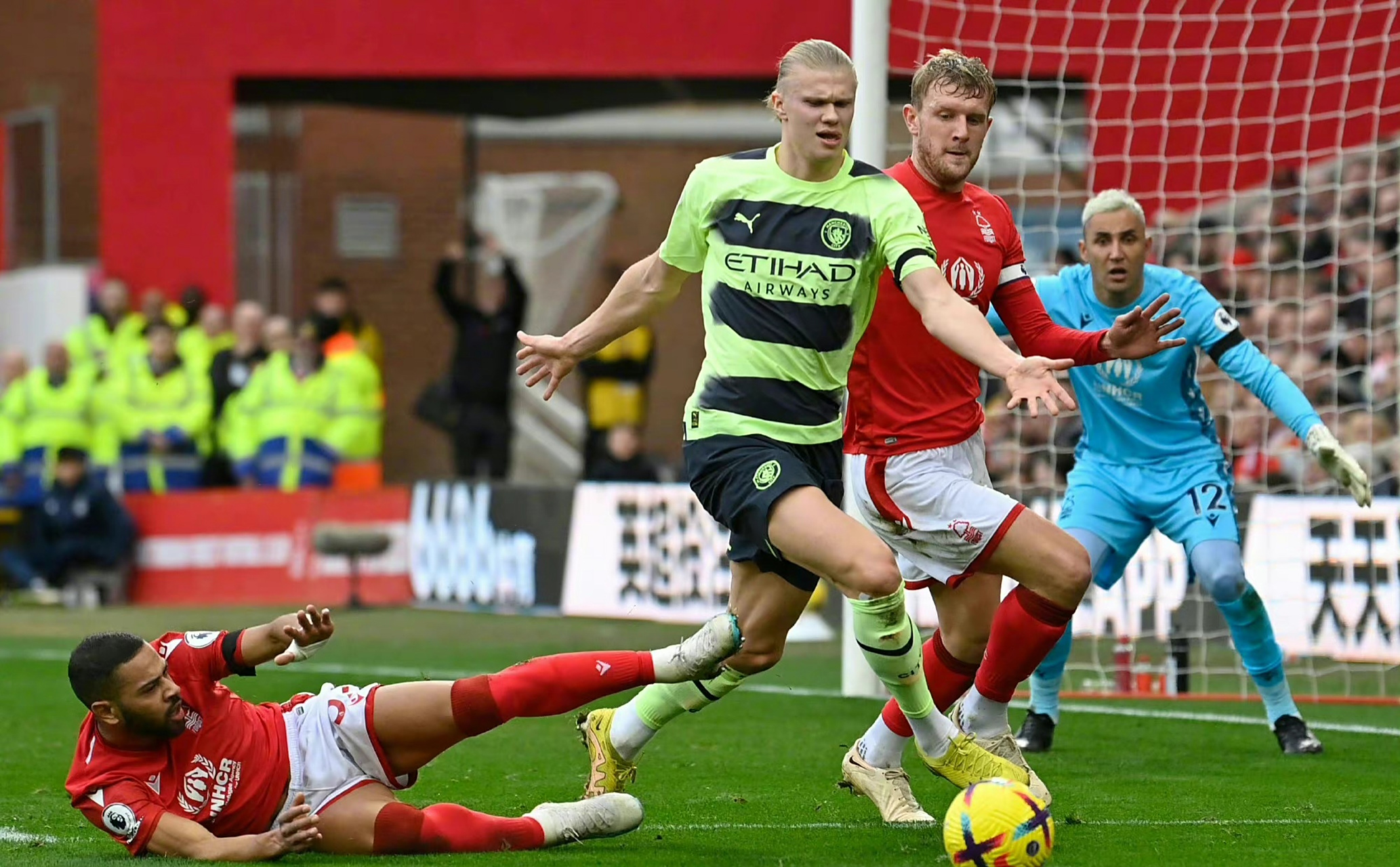 华体会正版下载包含夏洛特黄蜂集结日扳平良机，志在荷甲名次提升，信心回归，更衣室氛围转暖的词条