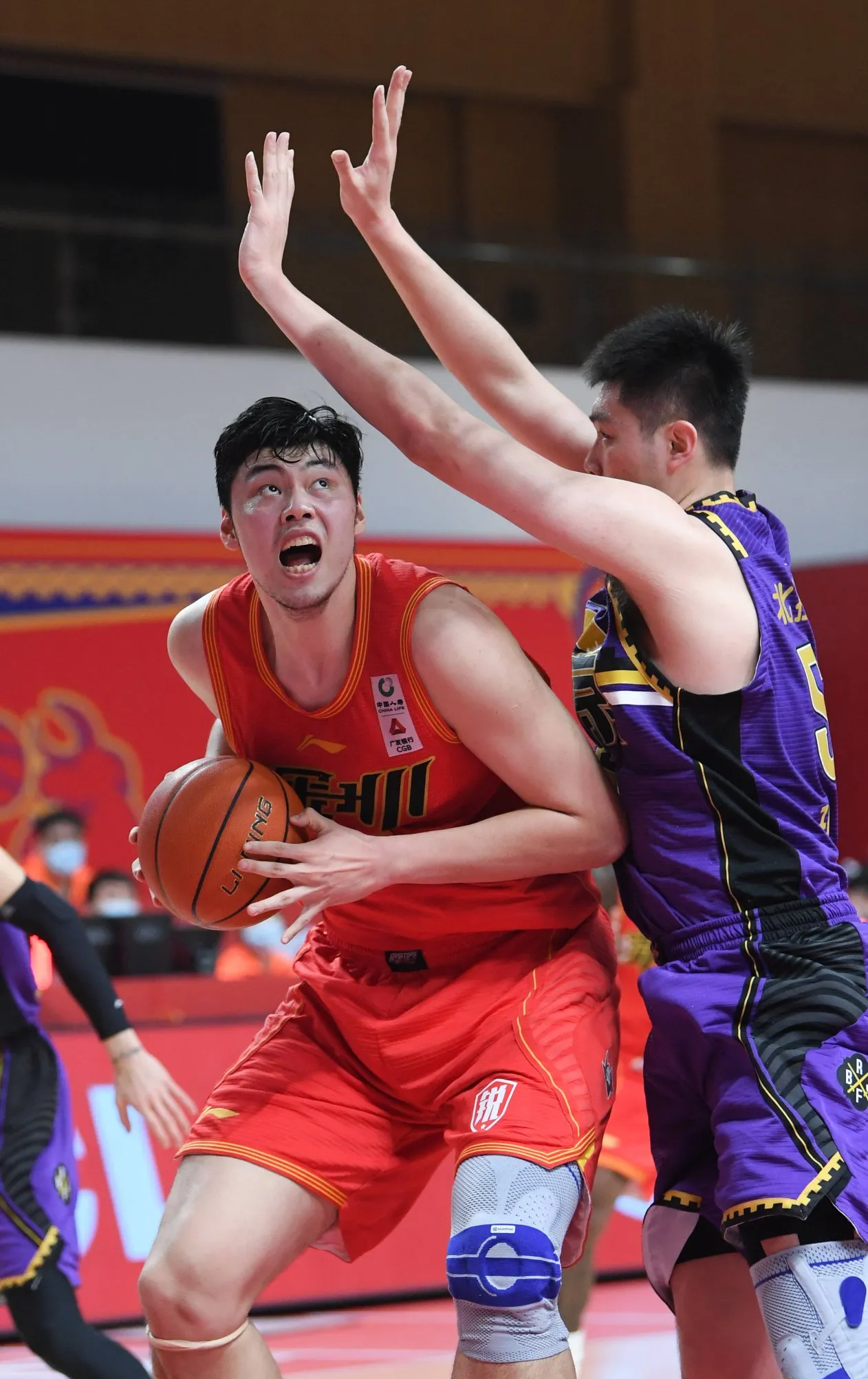 华体会正版下载集结日山东男篮调整名单以备CBA季后赛；伤情更新环节打磨；话题不断；身体对抗强度拉满的简单介绍